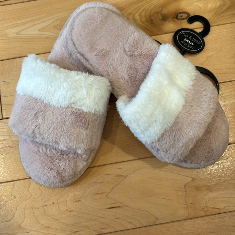 Mia and Tess Cozy Pink and White Fuzzy Slippers